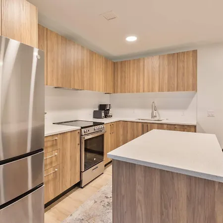 Gorgeous Apt With Kitchen